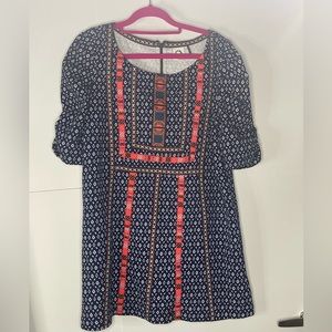 Akemi + kin tunic blouse top size medium